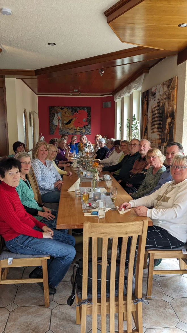 Gemütliches Beisammensein bei Kaffee und uchen für jung und alt