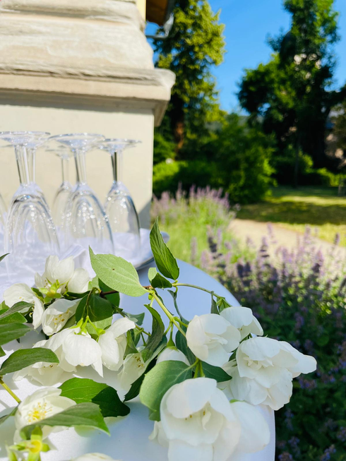 Blumendekoration abgeschlossen.