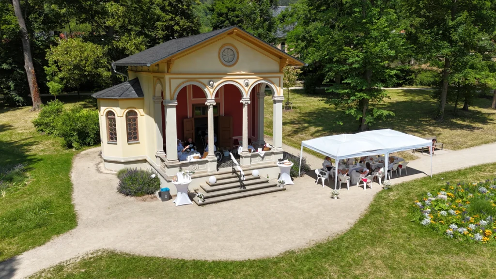 Mal die Perspektive ändern - Das Frühstück in Weiß von oben